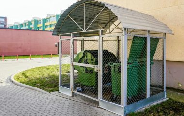 Jak dobrać wielkość wiaty śmietnikowej do liczby i pojemności kontenerów?